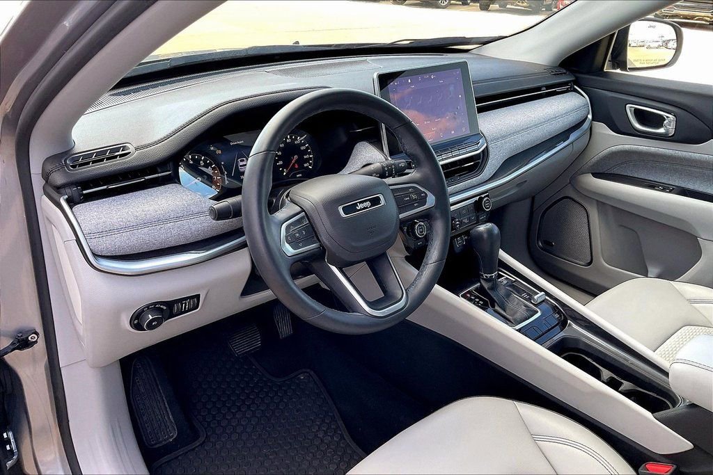 Used 2022 Jeep Compass Latitude w/ Sun and Sound Group image 14