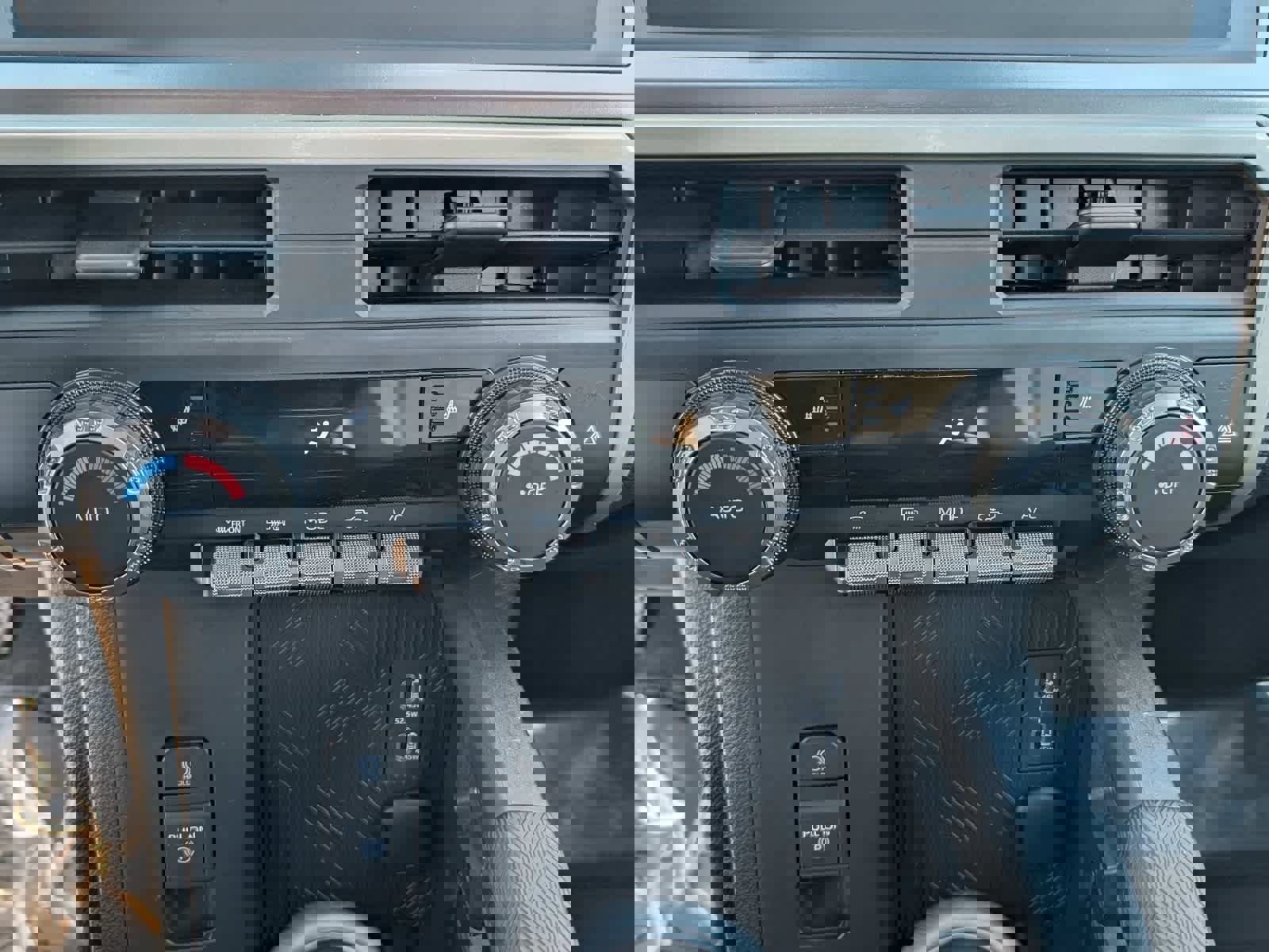 Used 2025 Toyota Tacoma TRD Off-Road image 25