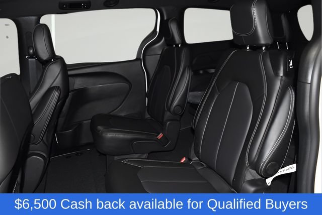 New 2026 Chrysler Pacifica Select AWD/4WD image 31