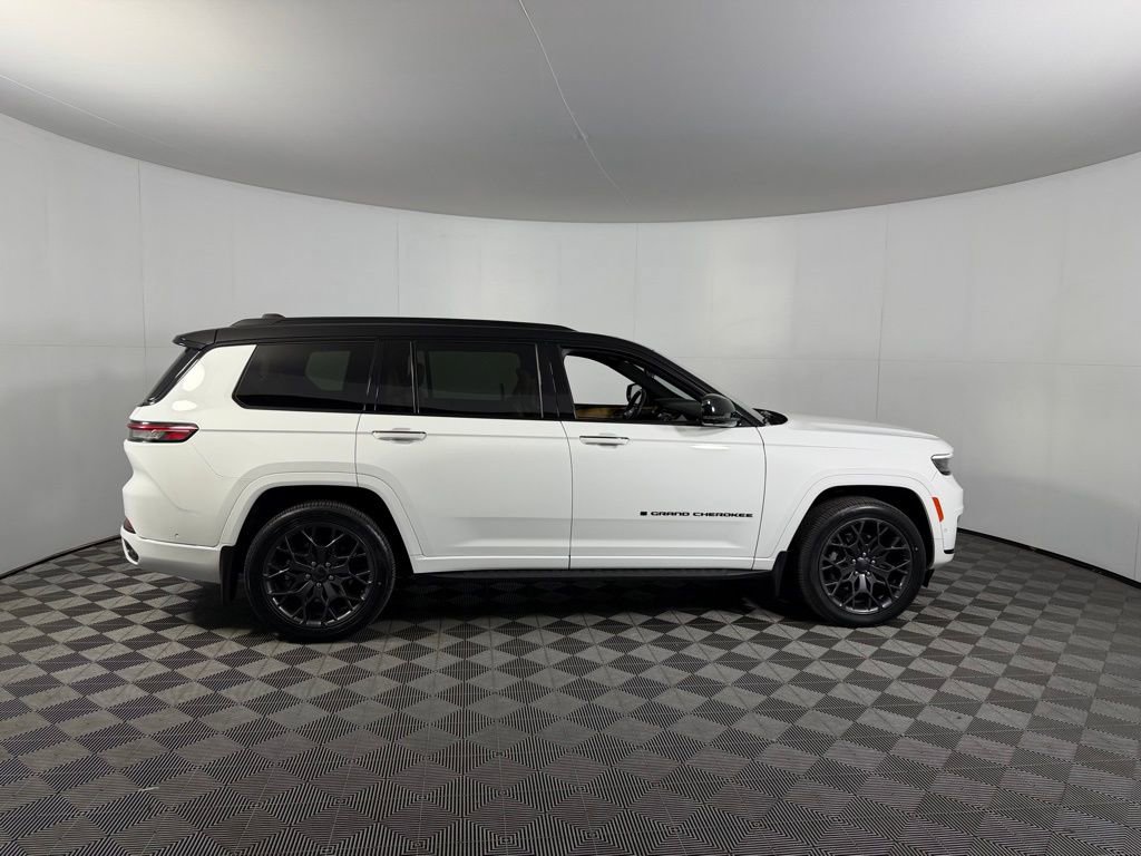 Used 2023 Jeep Grand Cherokee L Summit AWD/4WD image 4