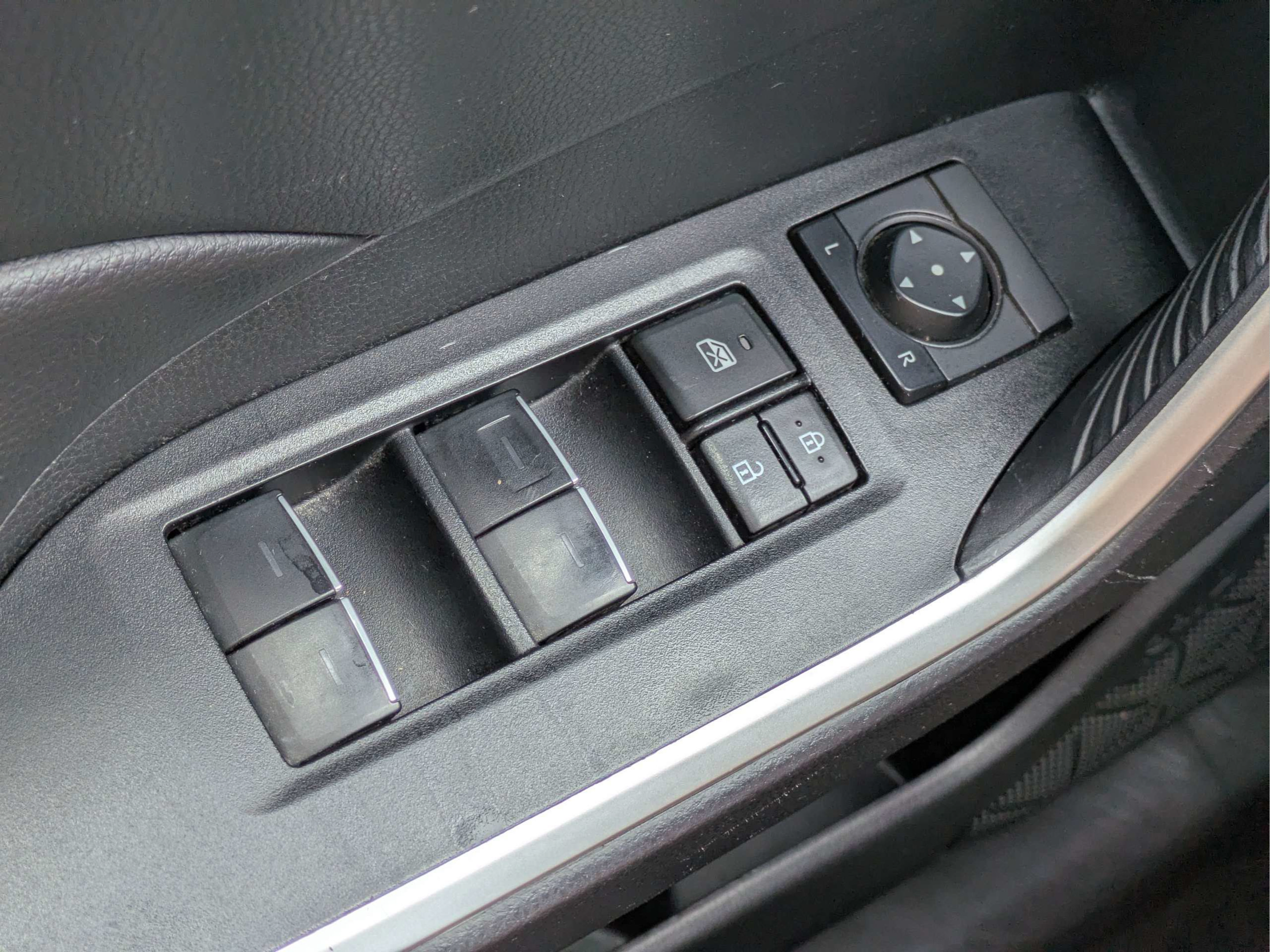 Used 2024 Toyota RAV4 XLE FWD image 20