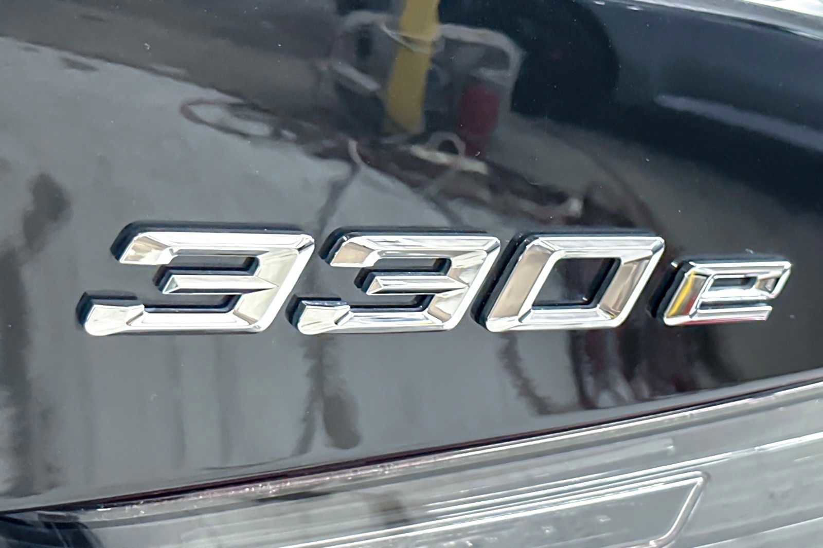 Used 2024 BMW 330e xDrive w/ Premium Package image 27