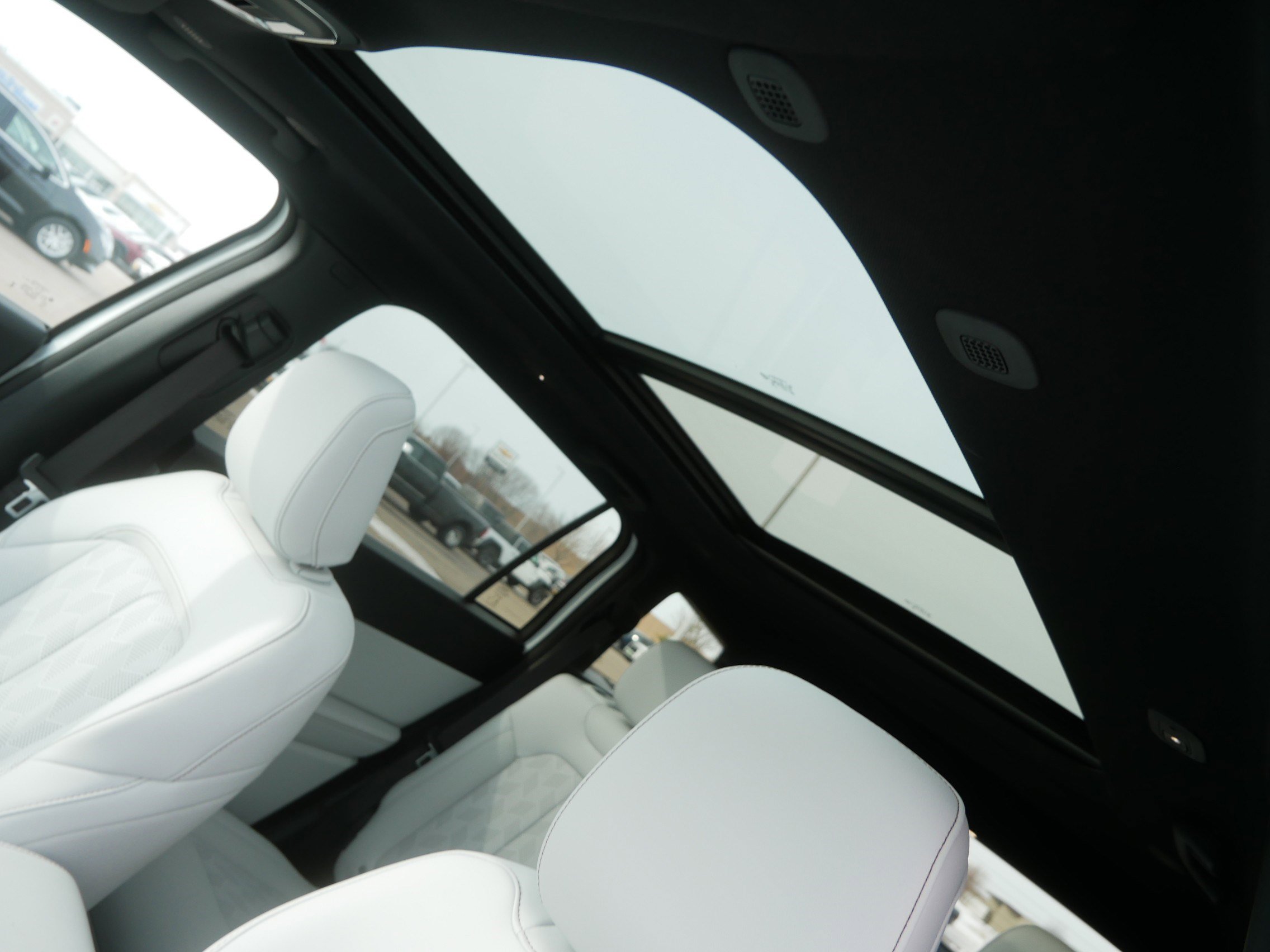 New 2026 Jeep Cherokee Overland image 7