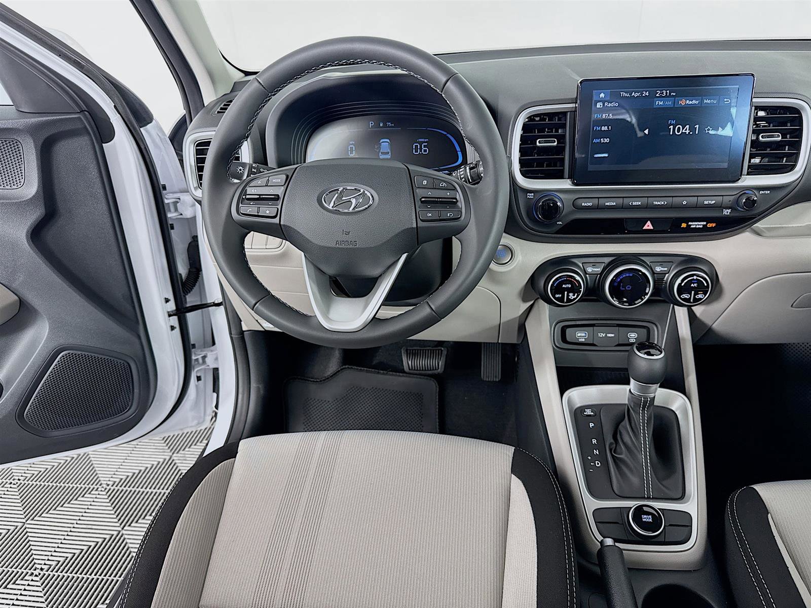 New 2025 Hyundai Venue SEL image 22