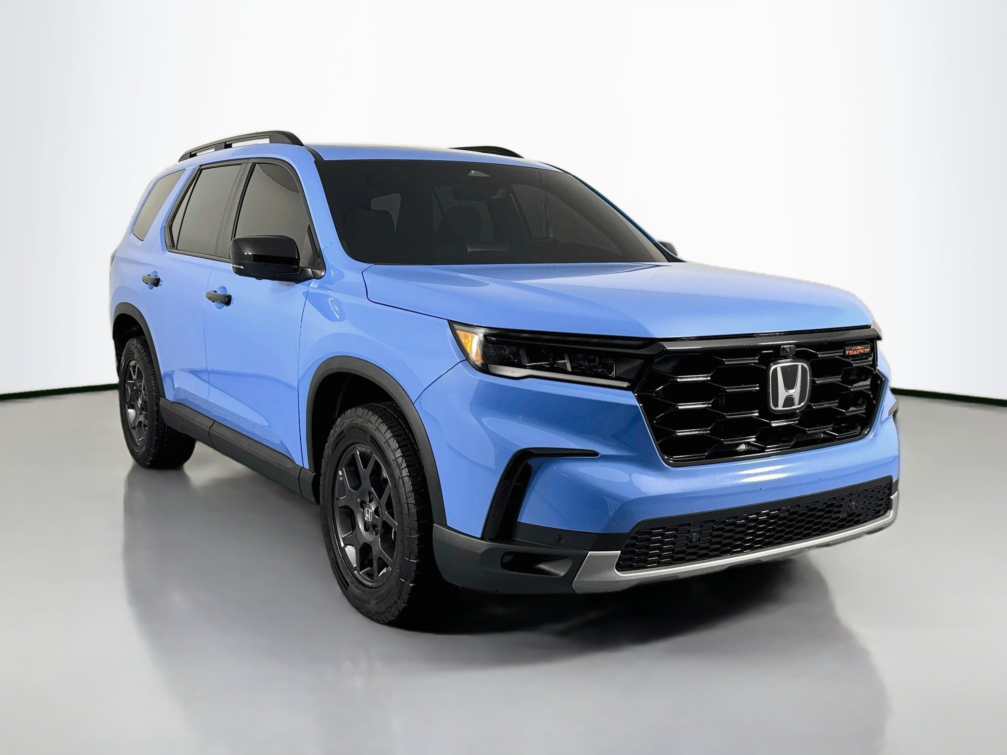 Certified 2025 Honda Pilot TrailSport image 3