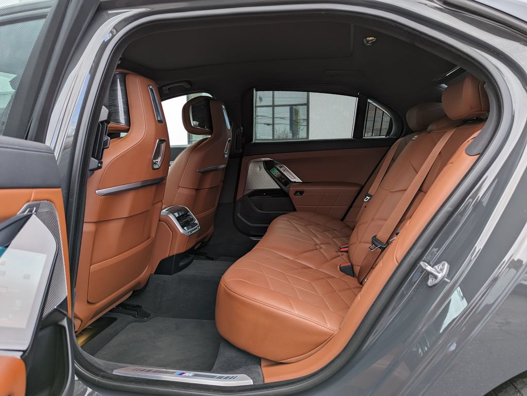 Used 2023 BMW 760i xDrive AWD/4WD image 41