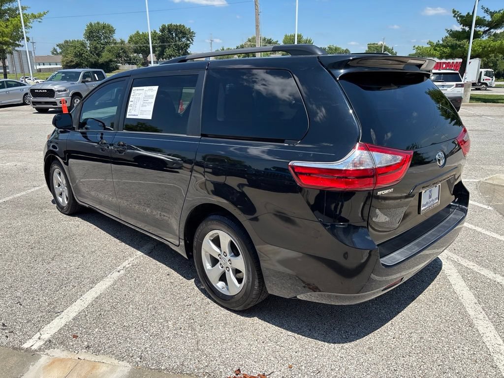 Used 2017 Toyota Sienna LE FWD image 25