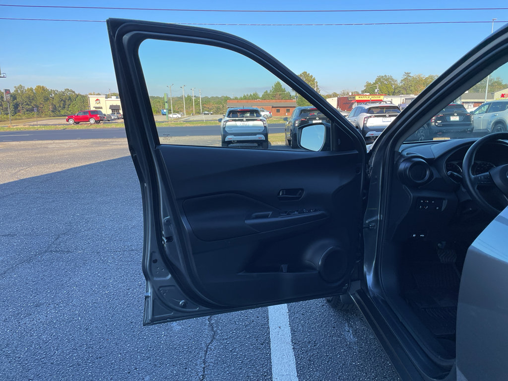 New 2025 Nissan Kicks Play S image 8