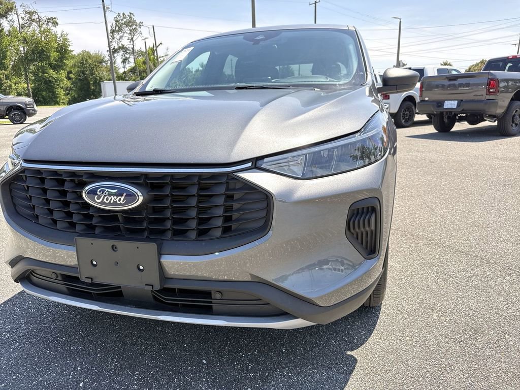 Used 2025 Ford Escape Active AWD/4WD image 11