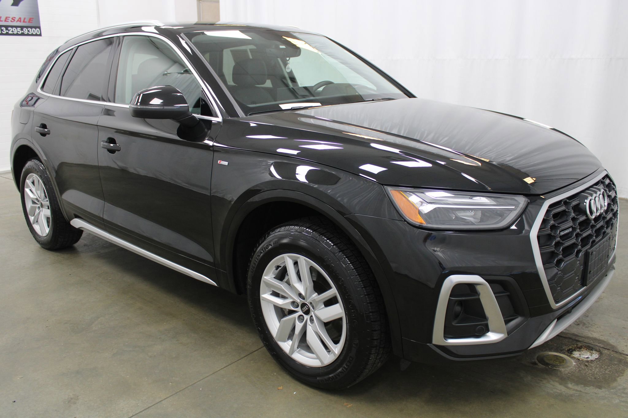 Used 2023 Audi Q5 2.0T Premium w/ Convenience Package image 3