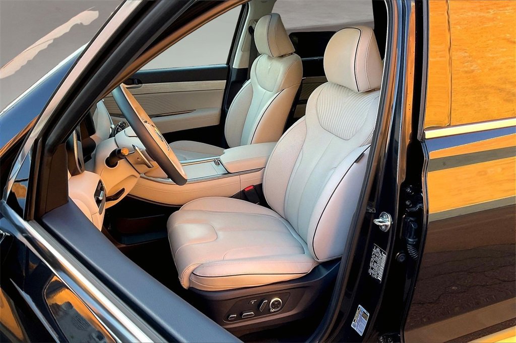 Used 2024 Hyundai Palisade Calligraphy image 21