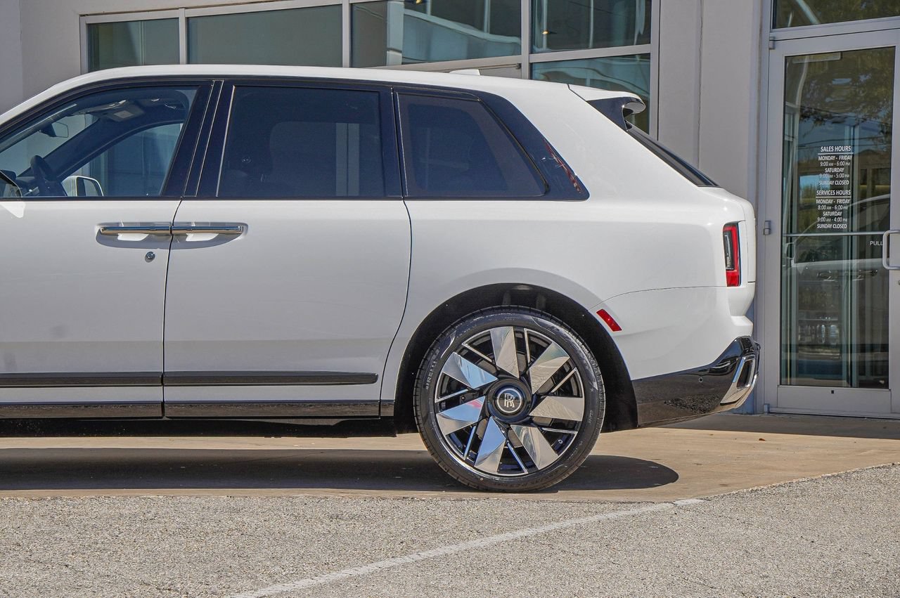 New 2026 Rolls-Royce Cullinan AWD/4WD image 11