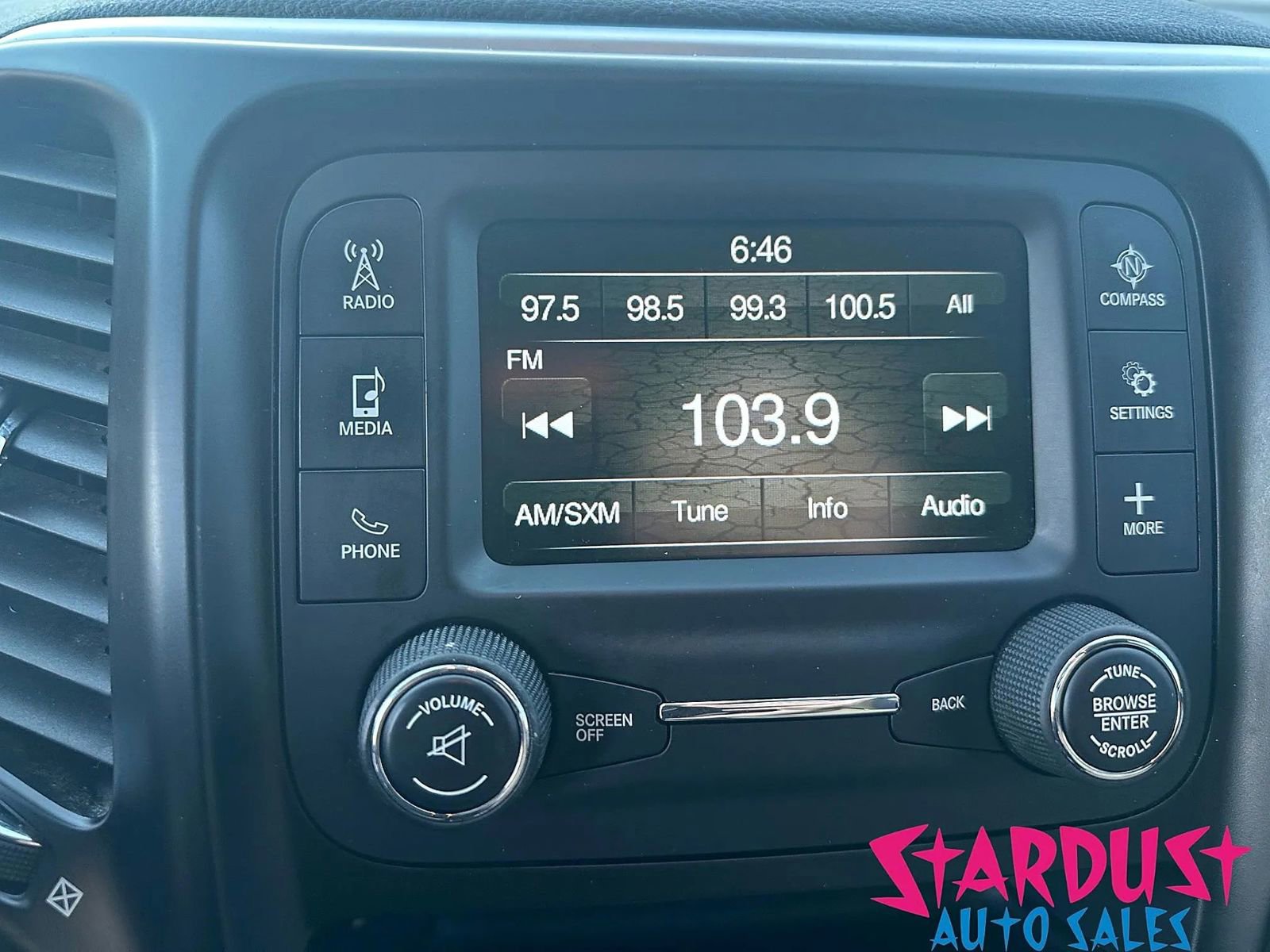 Used 2018 Jeep Cherokee Latitude FWD image 9