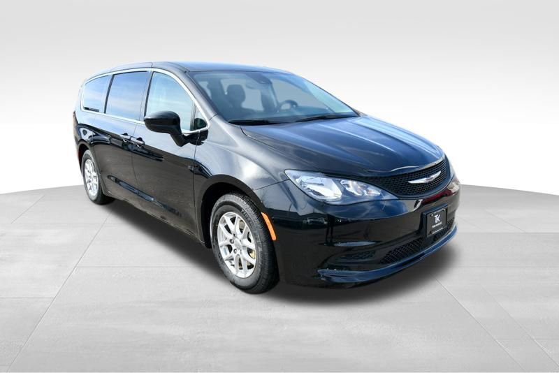 Used 2024 Chrysler Voyager LX FWD image 9