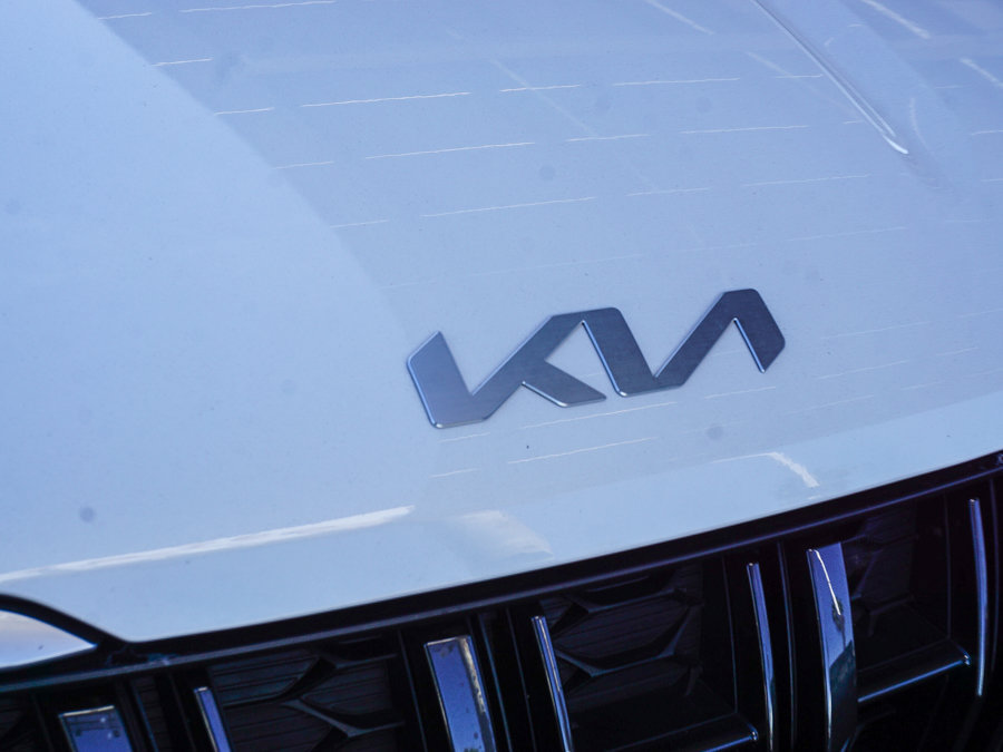 Certified 2023 Kia Carnival LX FWD image 12