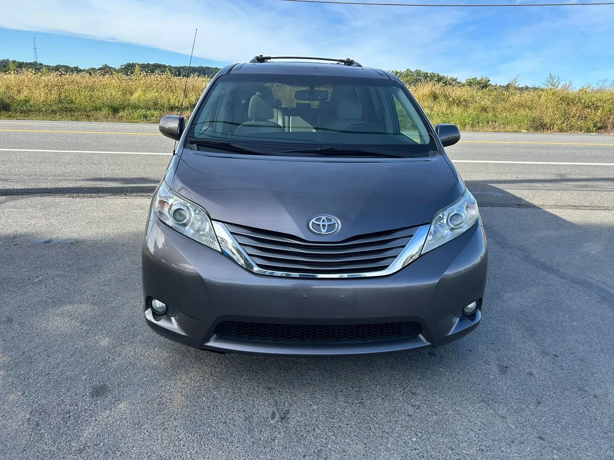 Used 2013 Toyota Sienna XLE w/ Entertainment Pkg AWD/4WD image 4