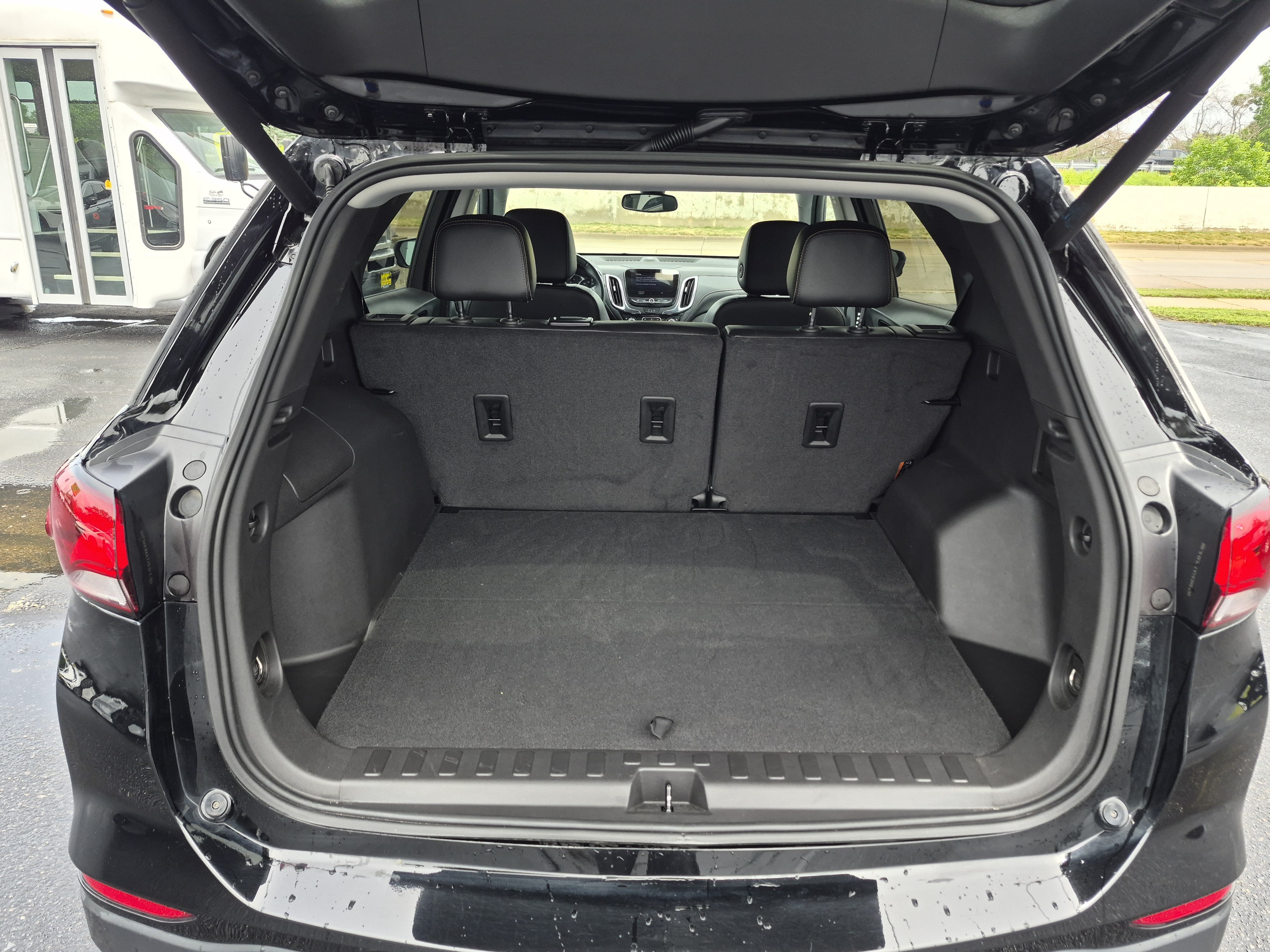Used 2023 Chevrolet Equinox Premier AWD/4WD image 12
