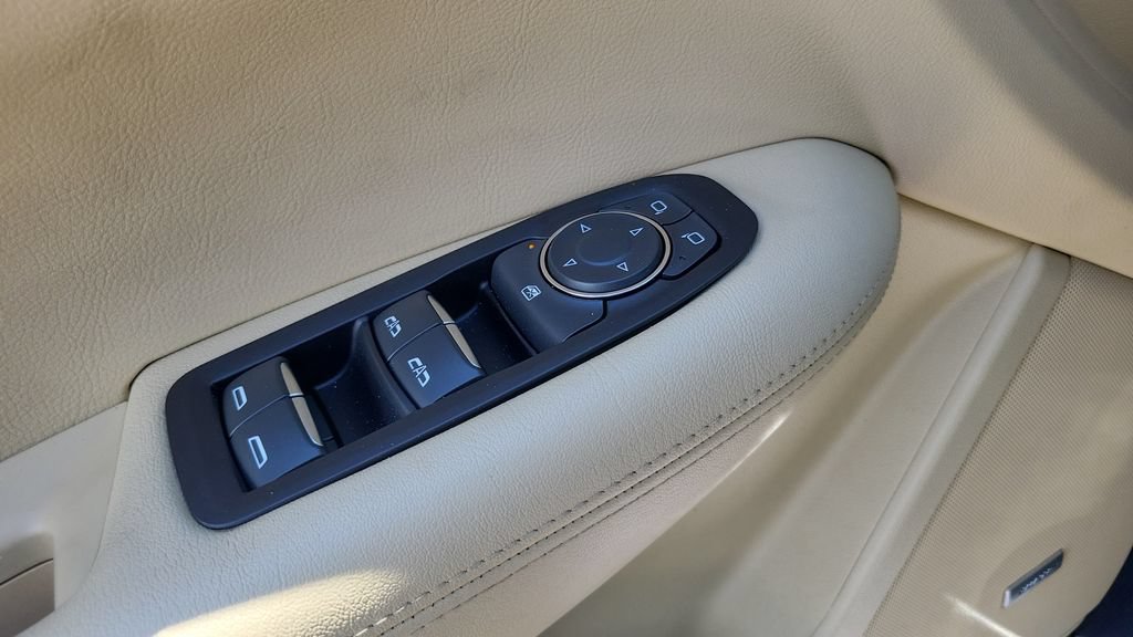 Used 2018 Cadillac XT5 FWD image 19