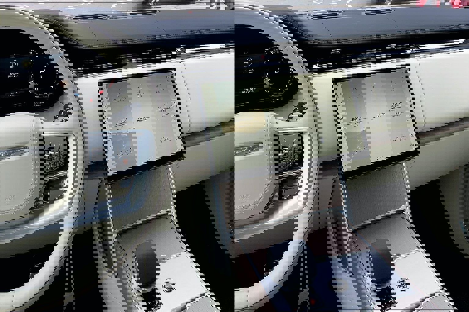 New 2026 Land Rover Range Rover Long Wheelbase SE image 6