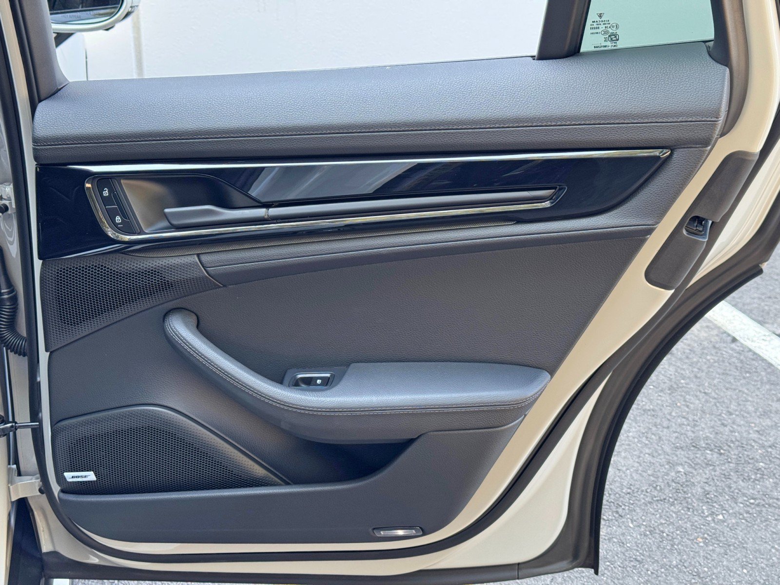 Used 2025 Porsche Panamera image 52