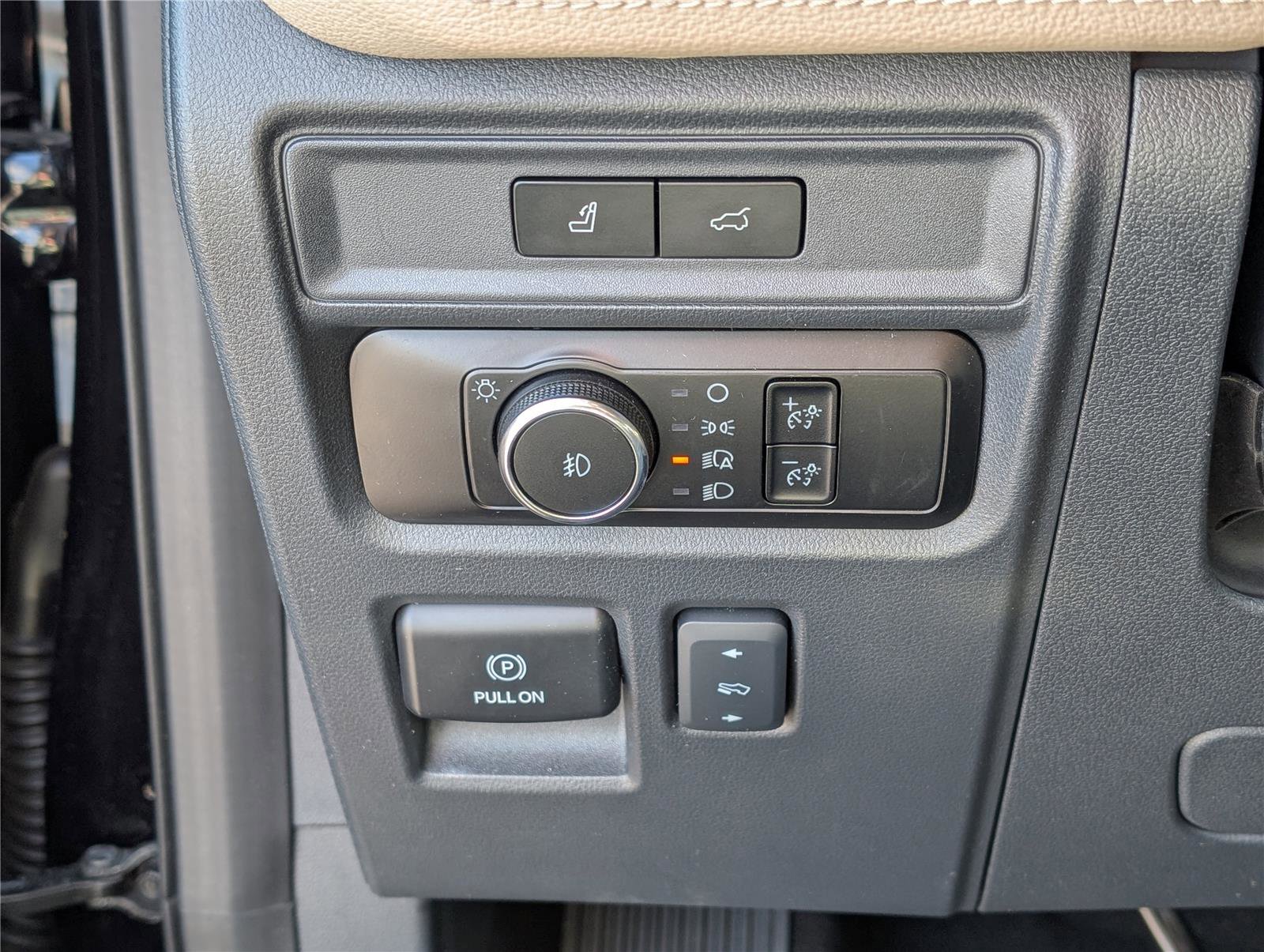 Used 2024 Ford Expedition Limited image 23