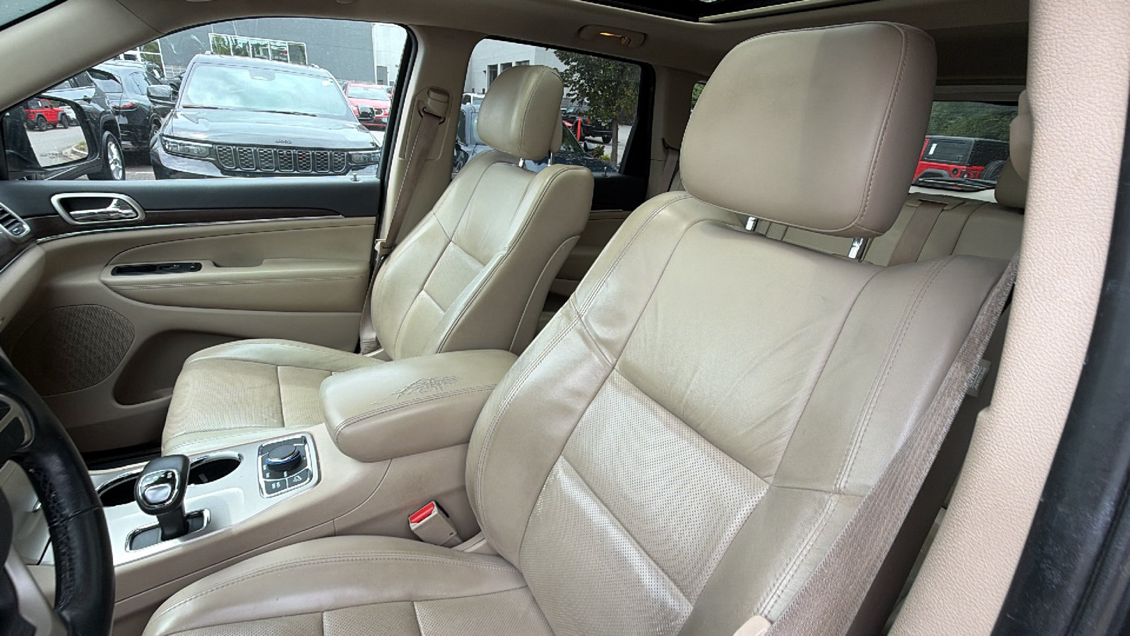 Used 2015 Jeep Grand Cherokee Limited w/ Luxury Group II AWD/4WD image 17