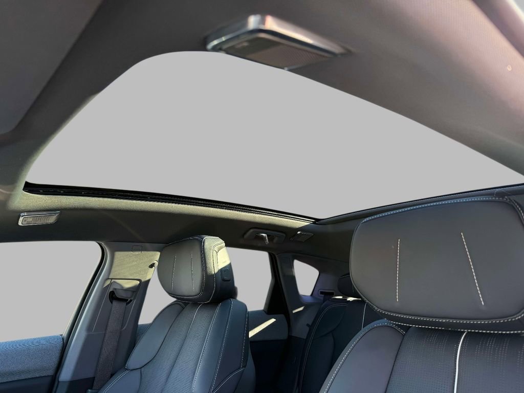 Used 2025 Cadillac Optiq Luxury 2 w/ LPO, Floor Liner Package AWD/4WD image 22