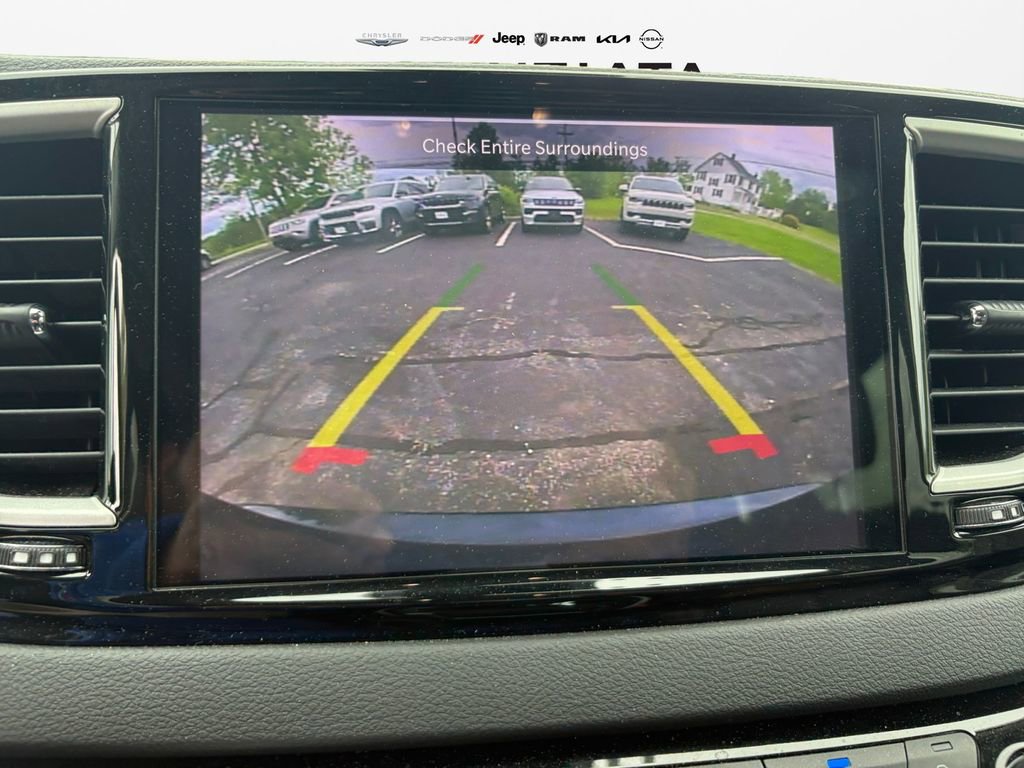 Certified 2023 Chrysler Pacifica Touring-L image 13