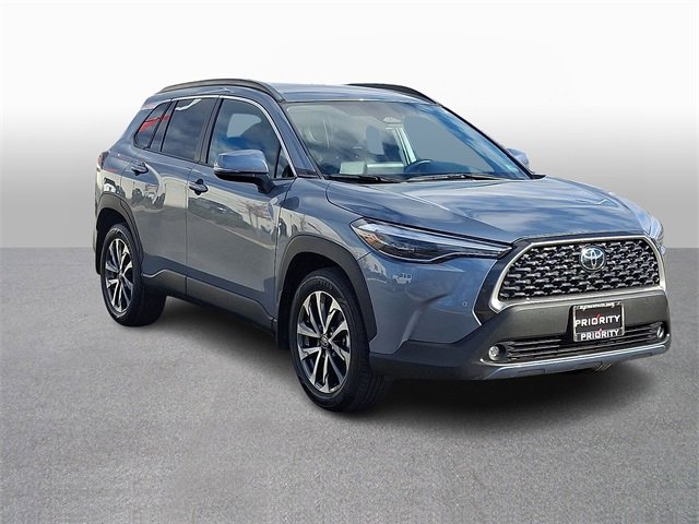 Used 2024 Toyota Corolla Cross XLE image 3