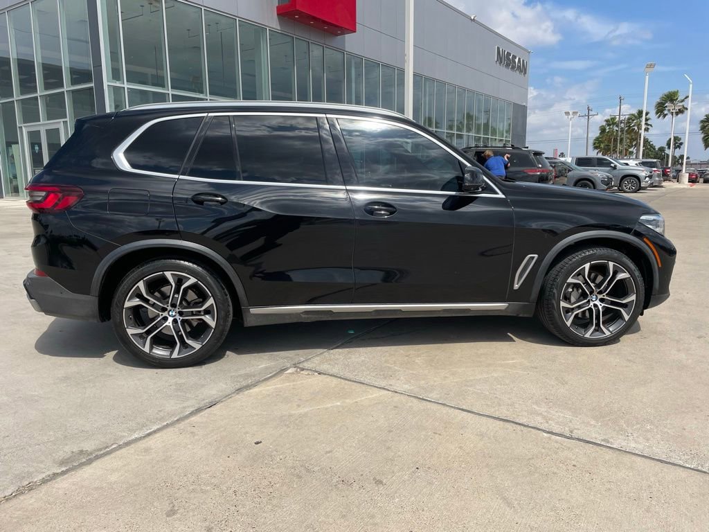 Used 2022 BMW X5 sDrive40i w/ Parking Assistance Package image 2