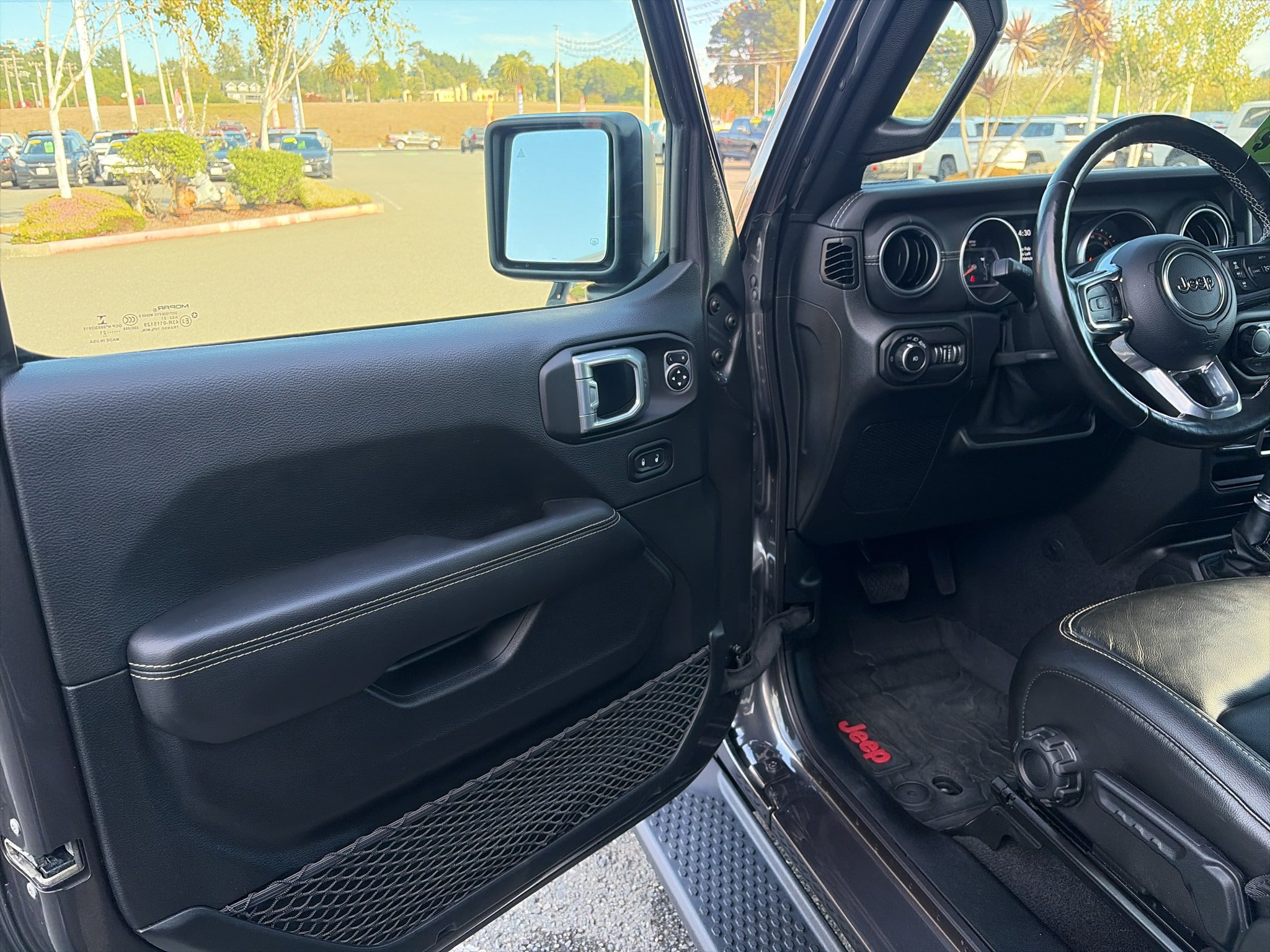 Used 2021 Jeep Wrangler Unlimited Sahara AWD/4WD image 4