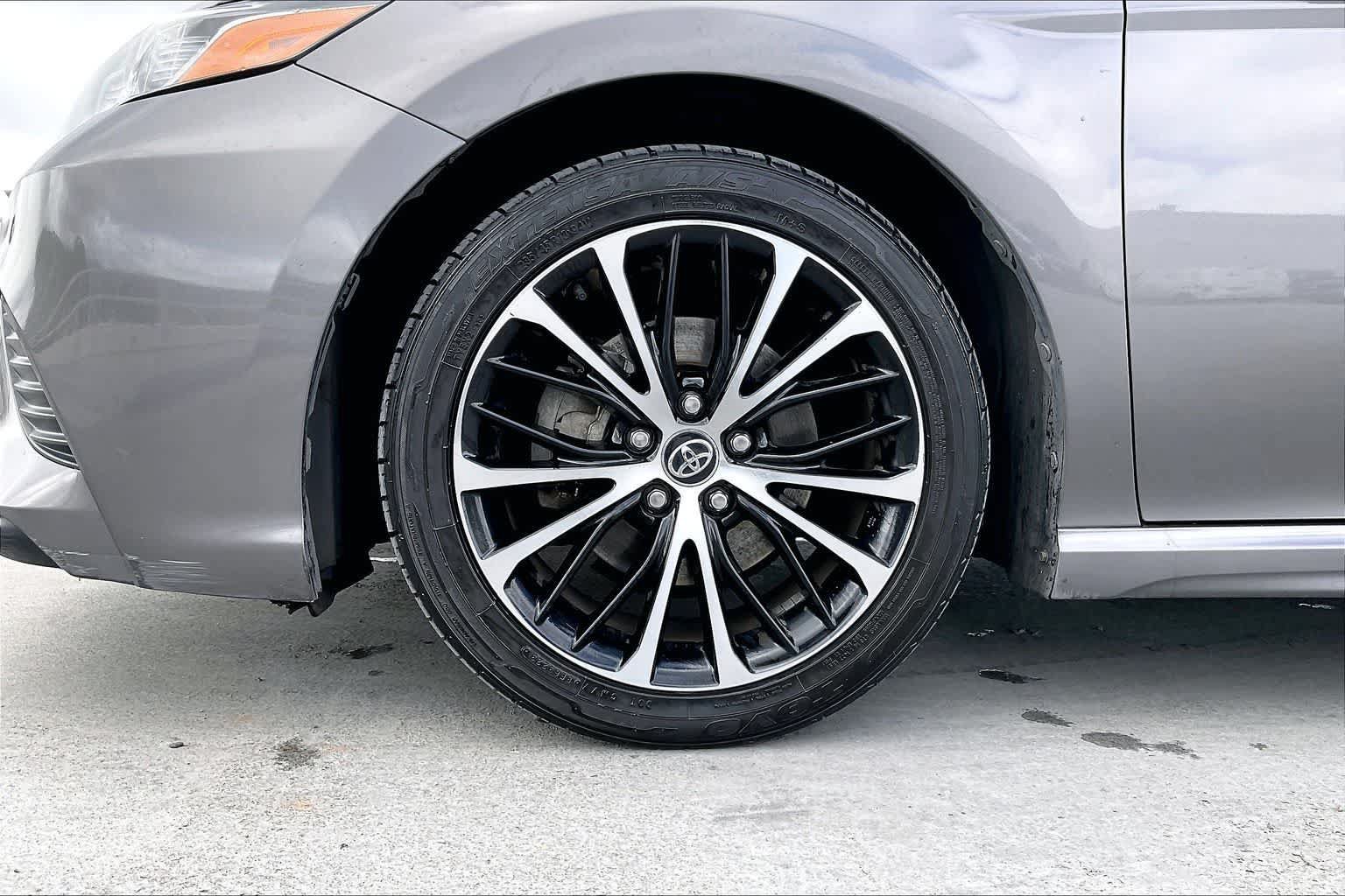 Used 2020 Toyota Camry SE FWD image 8