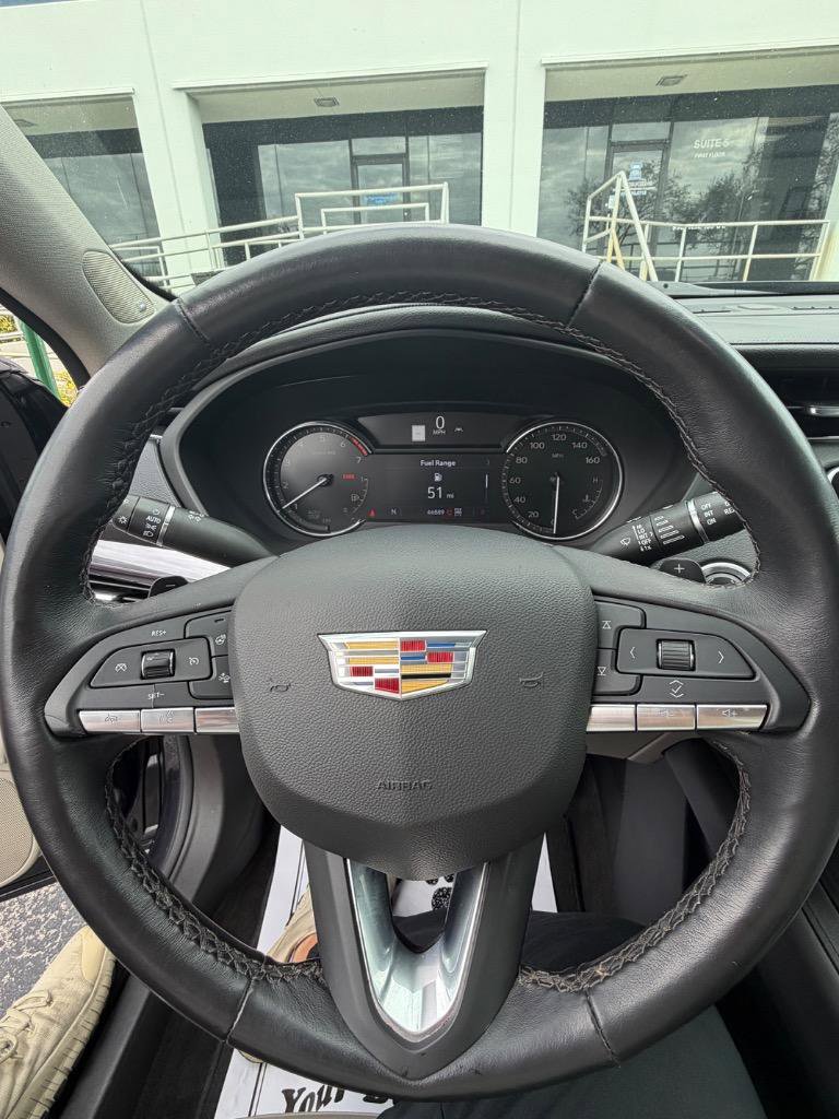 Used 2022 Cadillac XT4 Luxury w/ Cold Weather Package image 10