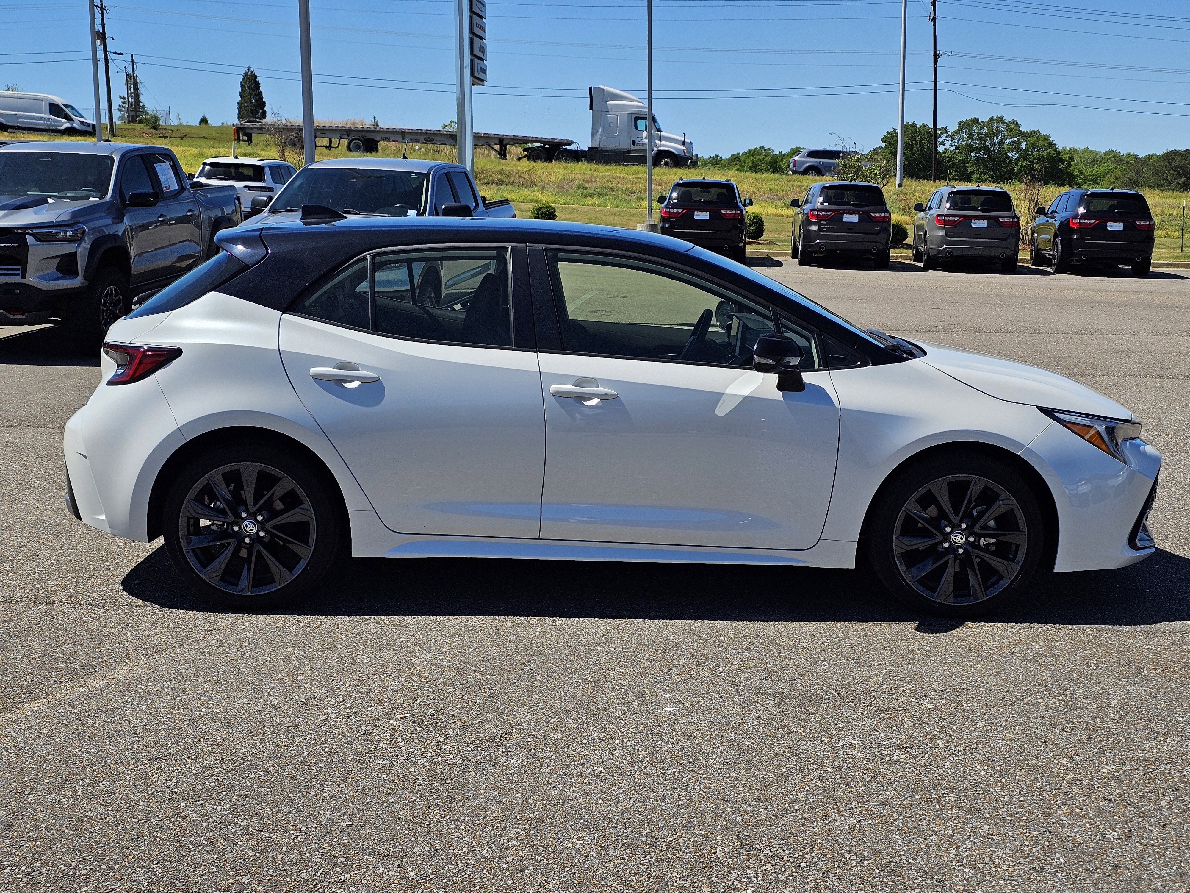 Used 2023 Toyota Corolla XSE FWD image 7