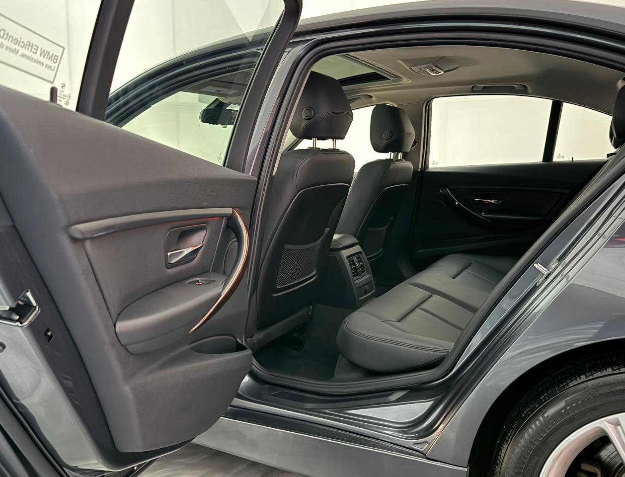 Used 2014 BMW 320i xDrive Sedan AWD/4WD image 21