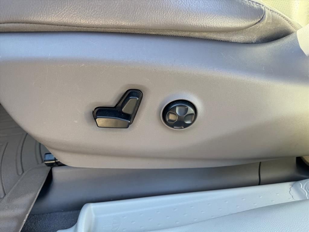 Used 2017 Chrysler Pacifica Touring-L Plus w/ Tire & Wheel Group image 14