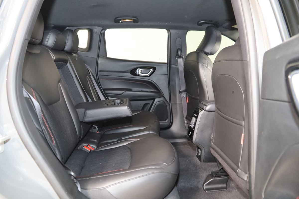 Used 2023 Jeep Compass Trailhawk w/ Trailhawk Convenience Group AWD/4WD image 13