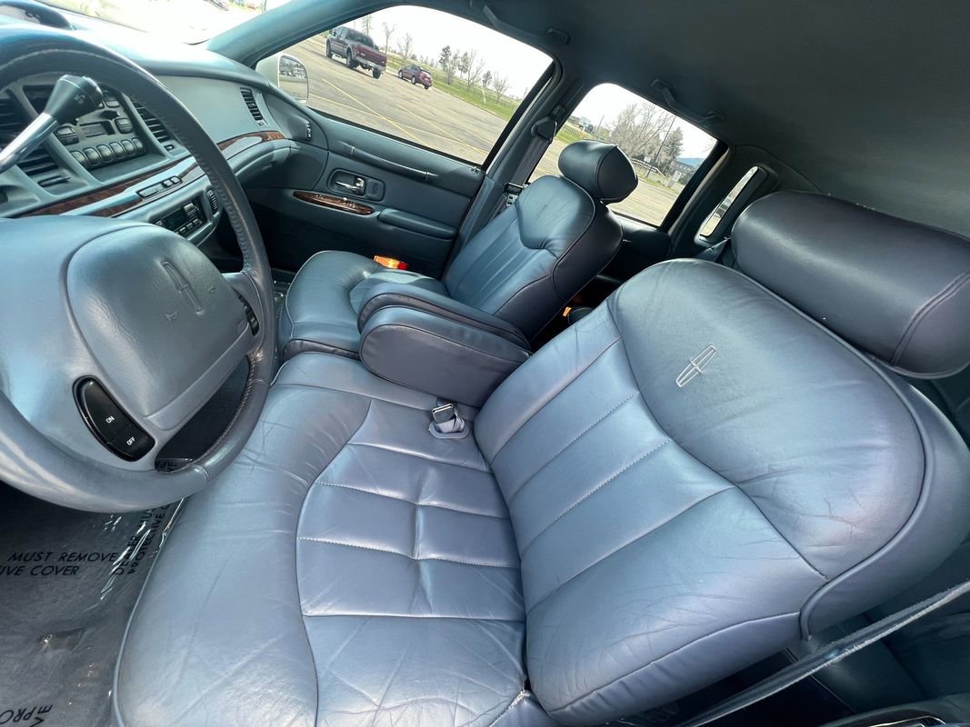 Used 1997 Lincoln Town Car Executive image 16