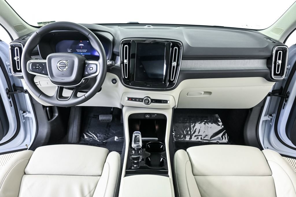 Certified 2024 Volvo XC40 B5 Plus w/ Protection Package Premier image 20