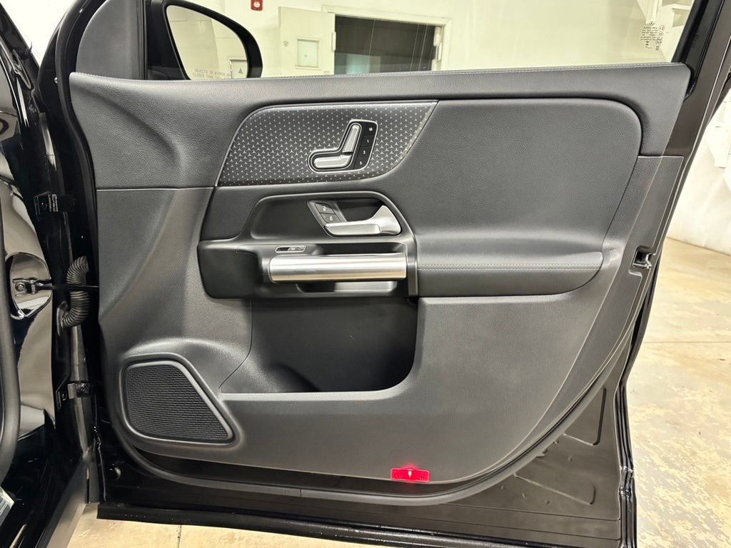 Used 2025 Mercedes-Benz GLA 250 image 24