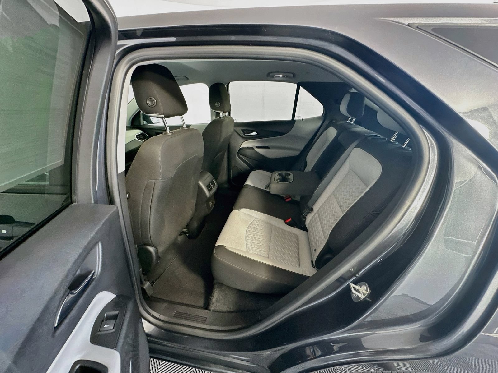 Used 2022 Chevrolet Equinox LS w/ LS Convenience Package FWD image 22