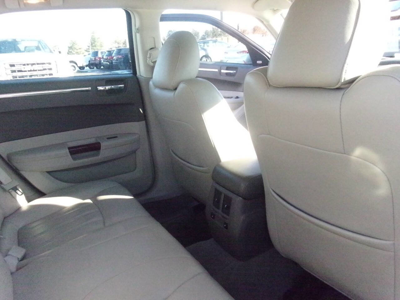 Used 2008 Chrysler 300 C w/ Luxury Group II image 23