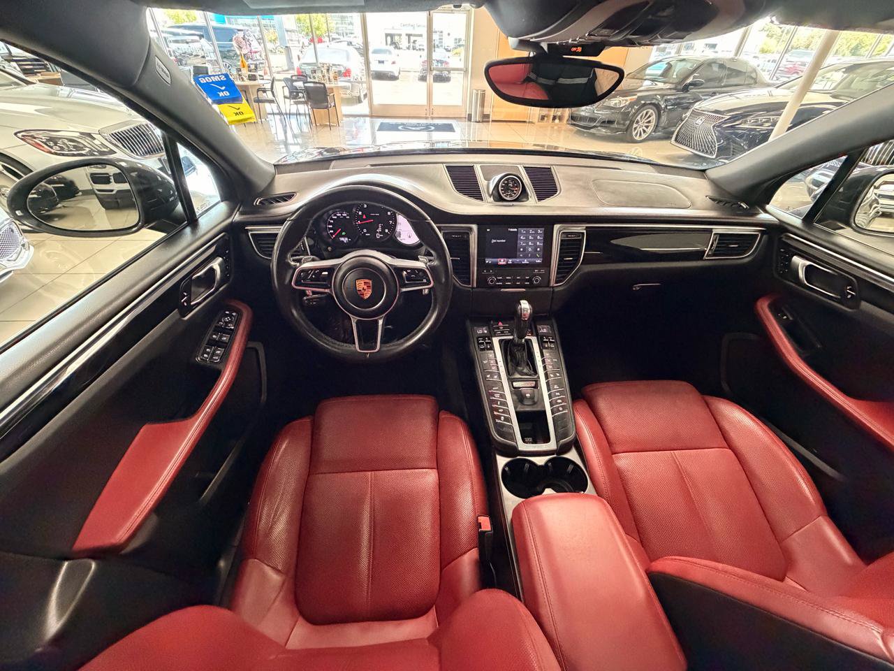 Used 2018 Porsche Macan AWD/4WD image 13