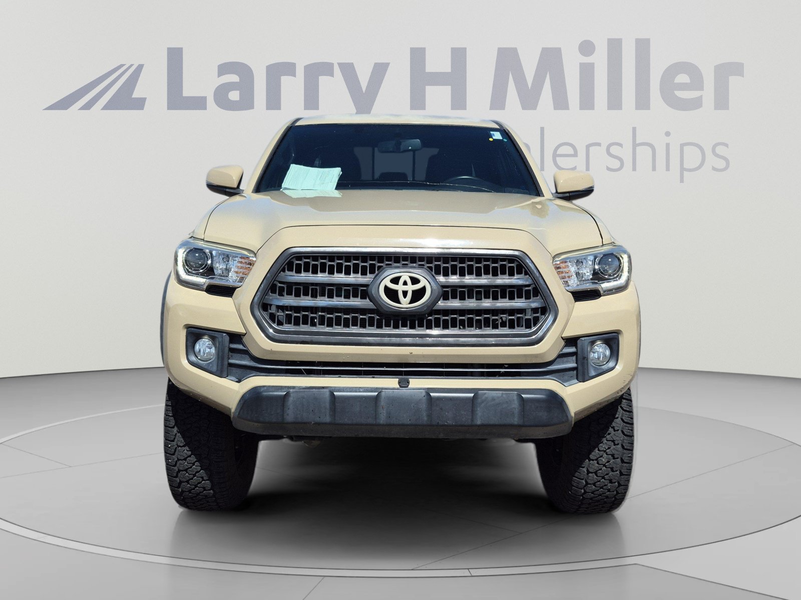 Used 2017 Toyota Tacoma TRD Off-Road w/ Tow Package (A/T) AWD/4WD image 8