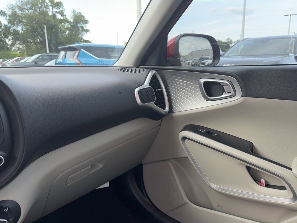 Certified 2023 Kia Soul LX FWD image 16