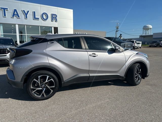 Used 2020 Toyota C-HR XLE FWD image 17