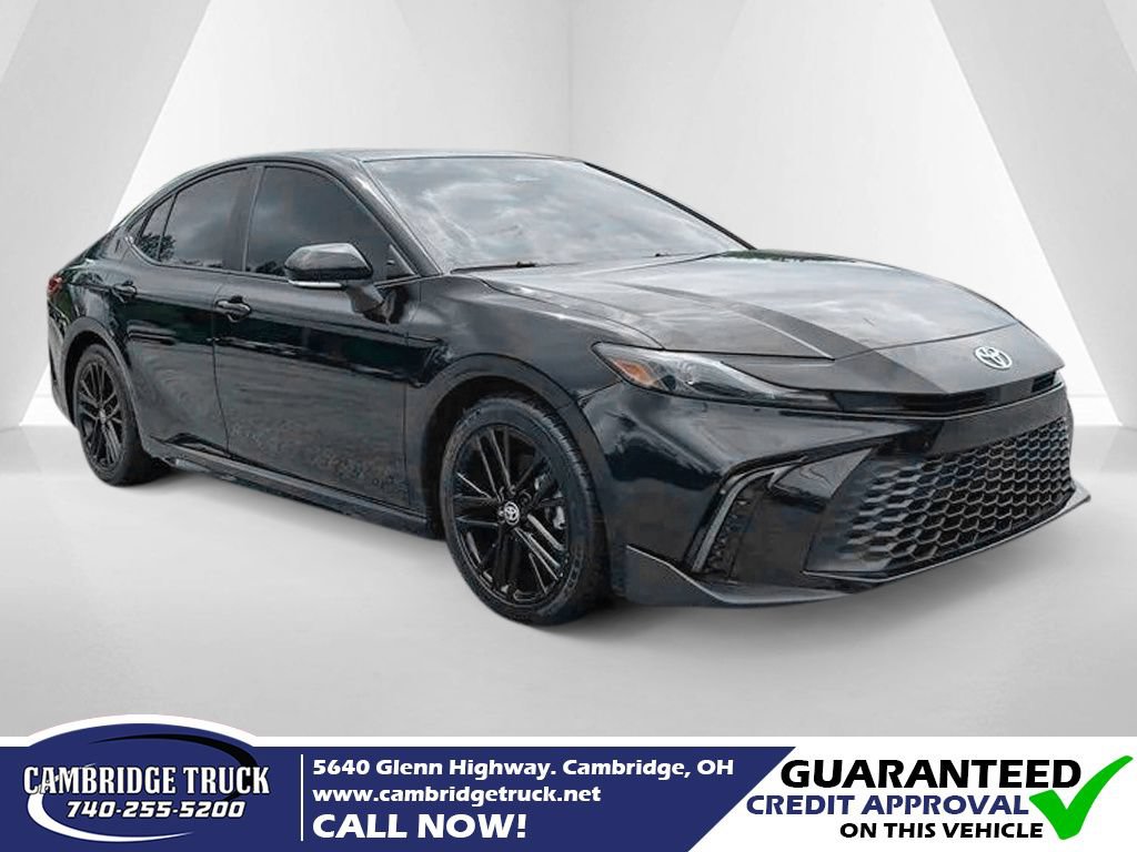 Used 2025 Toyota Camry SE FWD image 1