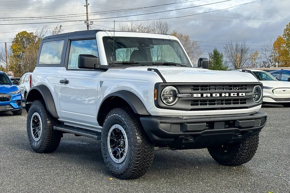 New 2025 Ford Bronco 2-Door w/ Sasquatch Package AWD/4WD image 1
