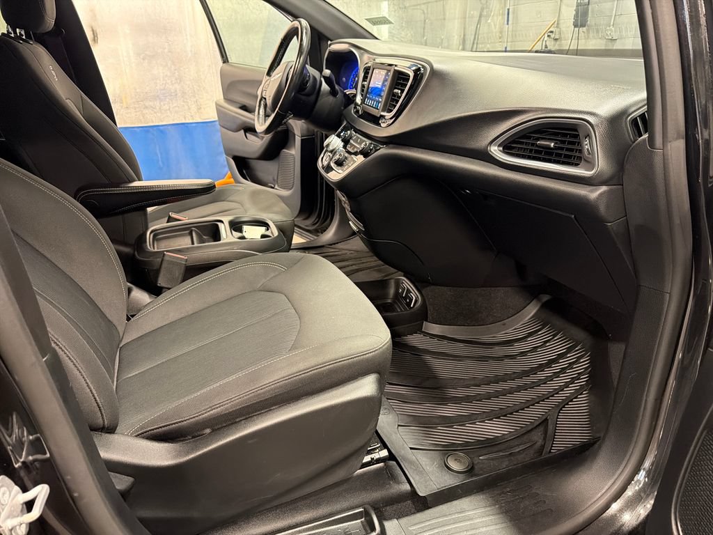Used 2019 Chrysler Pacifica Touring Plus w/ S Appearance Package FWD image 19