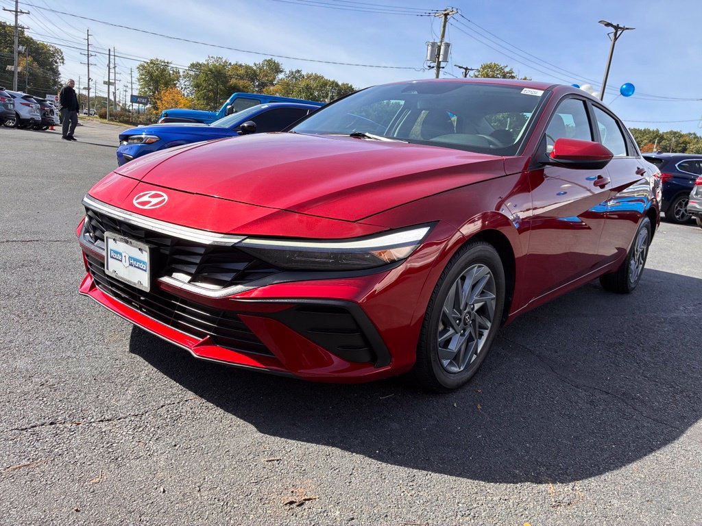Certified 2024 Hyundai Elantra SEL FWD image 3